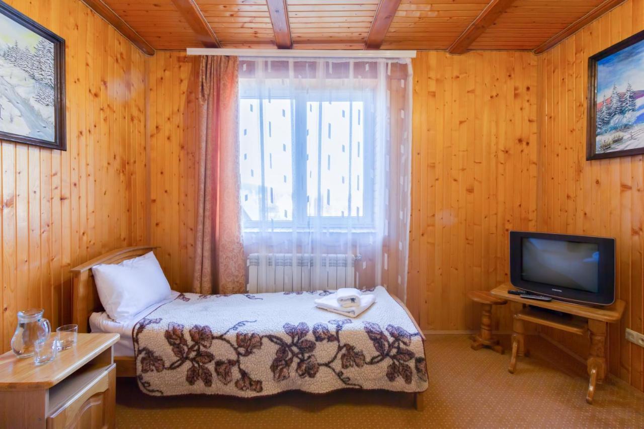 У Мар'Яни І Назара Hotel ยาเรมชา ภายนอก รูปภาพ