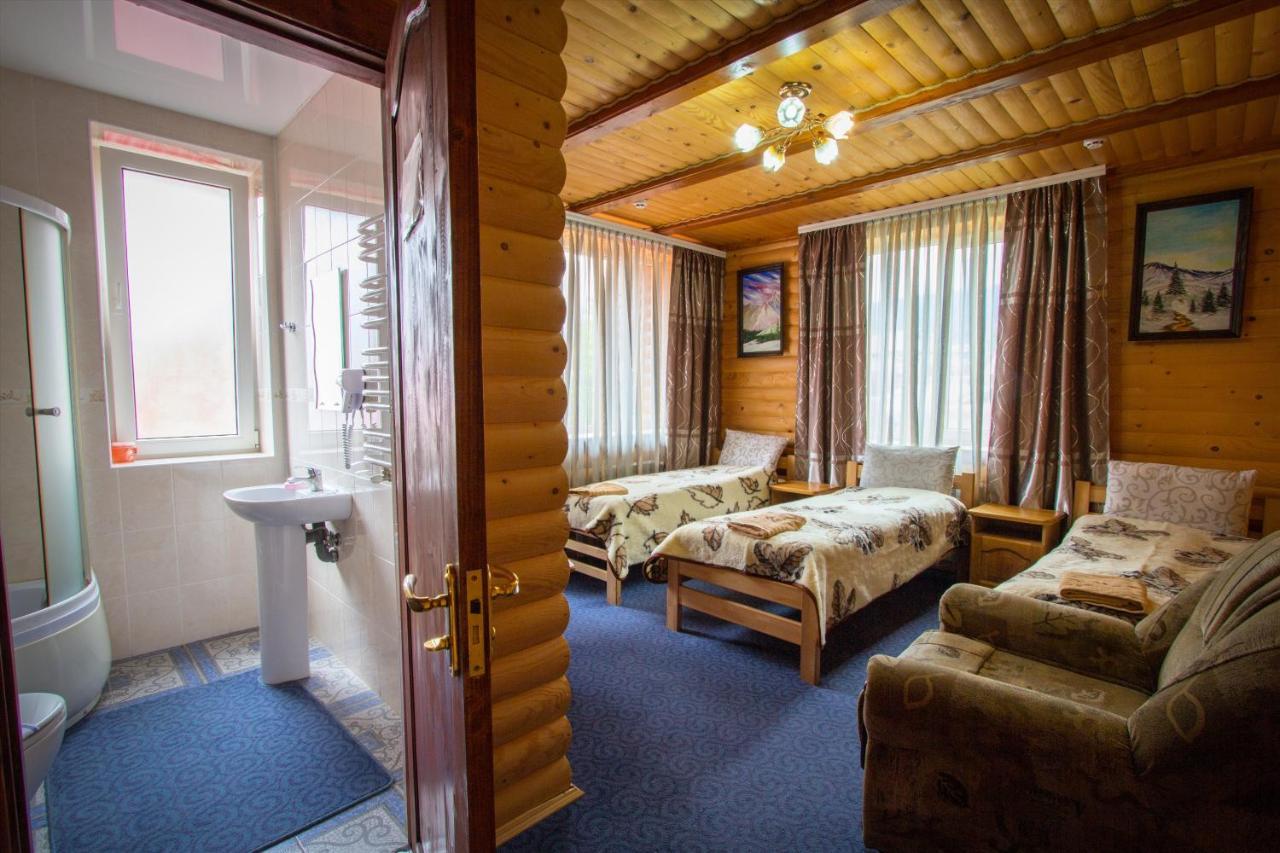 У Мар'Яни І Назара Hotel ยาเรมชา ภายนอก รูปภาพ