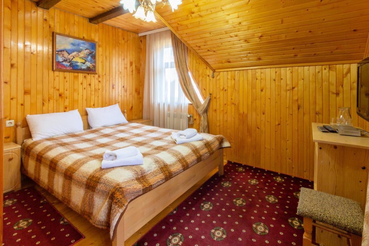 У Мар'Яни І Назара Hotel ยาเรมชา ภายนอก รูปภาพ