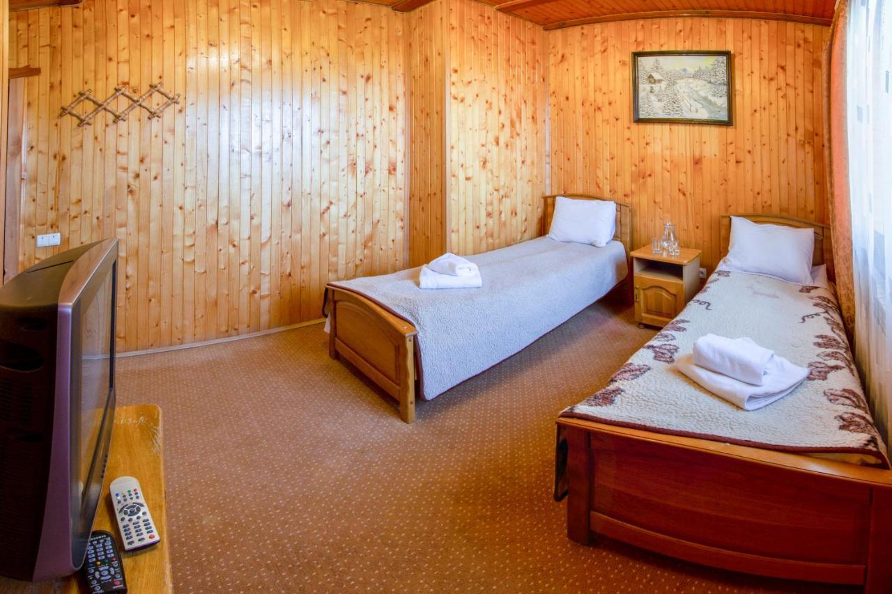 У Мар'Яни І Назара Hotel ยาเรมชา ภายนอก รูปภาพ