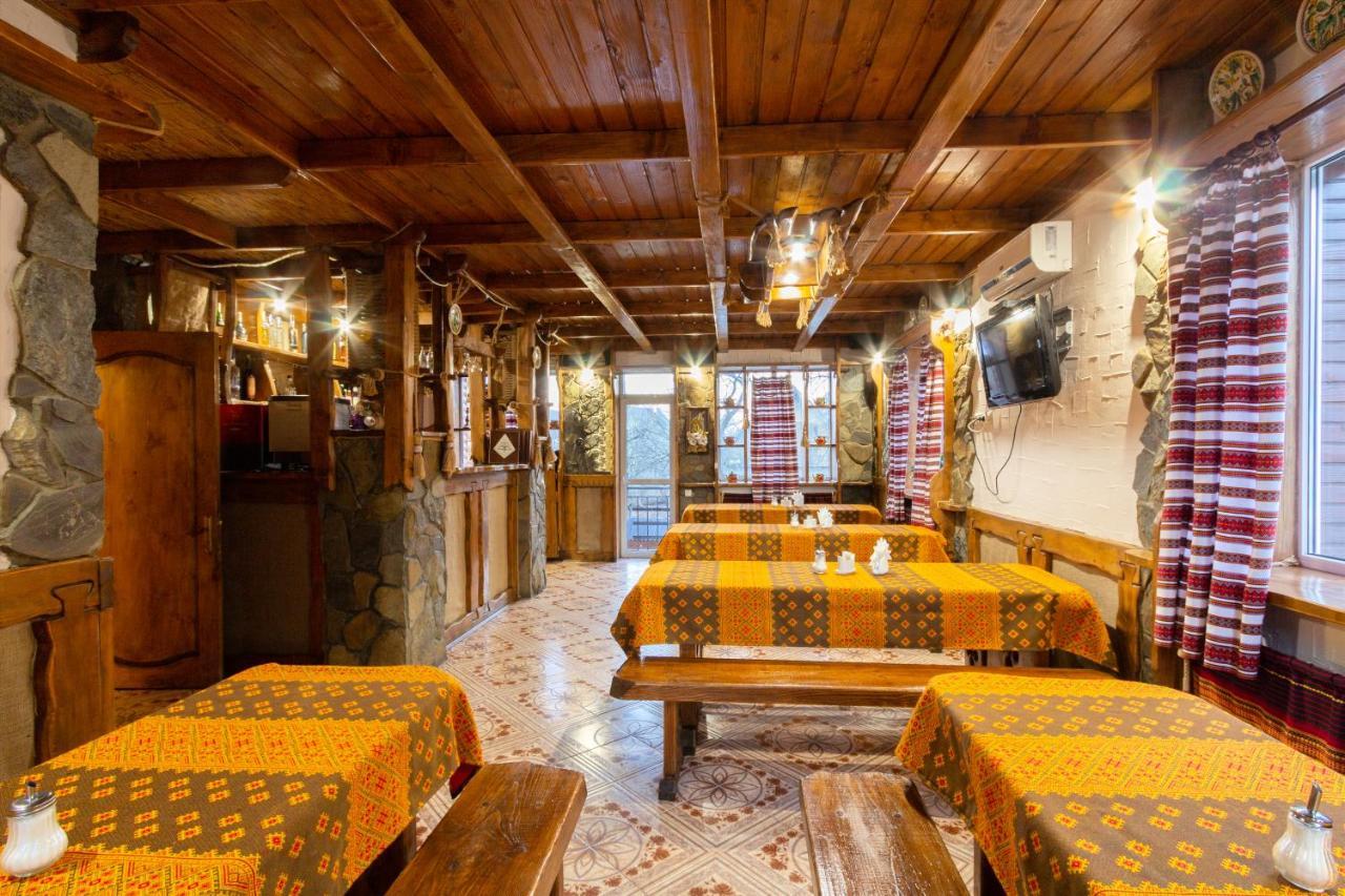 У Мар'Яни І Назара Hotel ยาเรมชา ภายนอก รูปภาพ