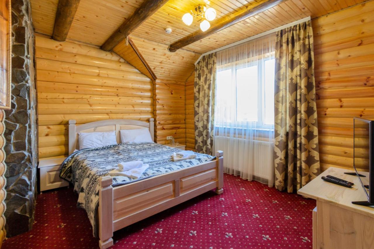 У Мар'Яни І Назара Hotel ยาเรมชา ภายนอก รูปภาพ