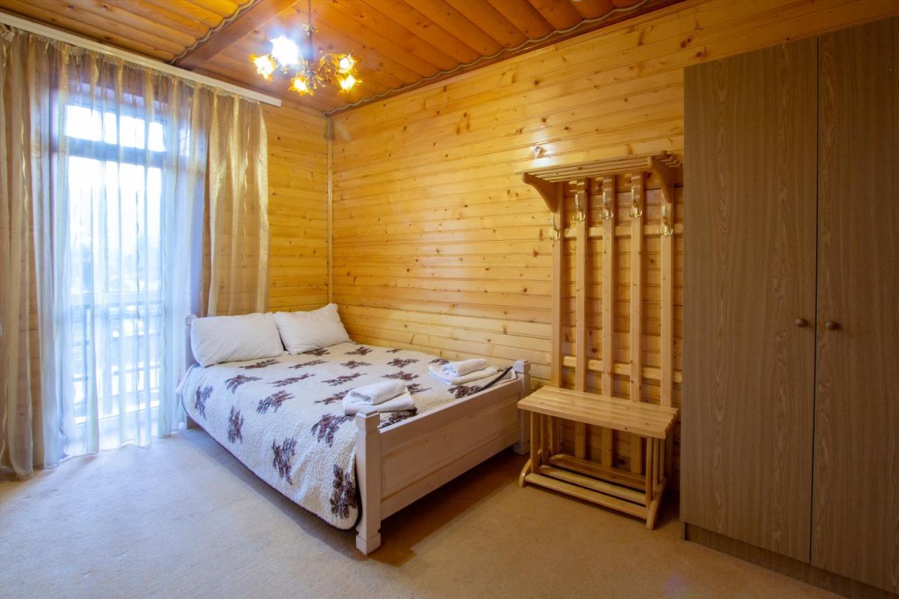 У Мар'Яни І Назара Hotel ยาเรมชา ภายนอก รูปภาพ