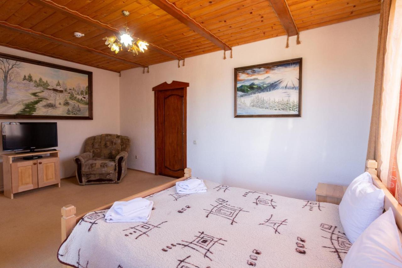 У Мар'Яни І Назара Hotel ยาเรมชา ภายนอก รูปภาพ
