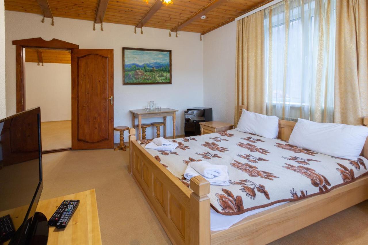 У Мар'Яни І Назара Hotel ยาเรมชา ภายนอก รูปภาพ