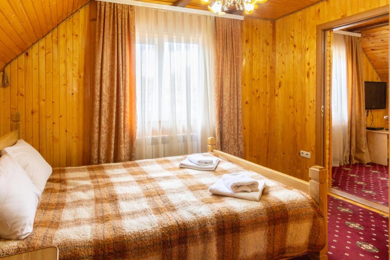 У Мар'Яни І Назара Hotel ยาเรมชา ภายนอก รูปภาพ