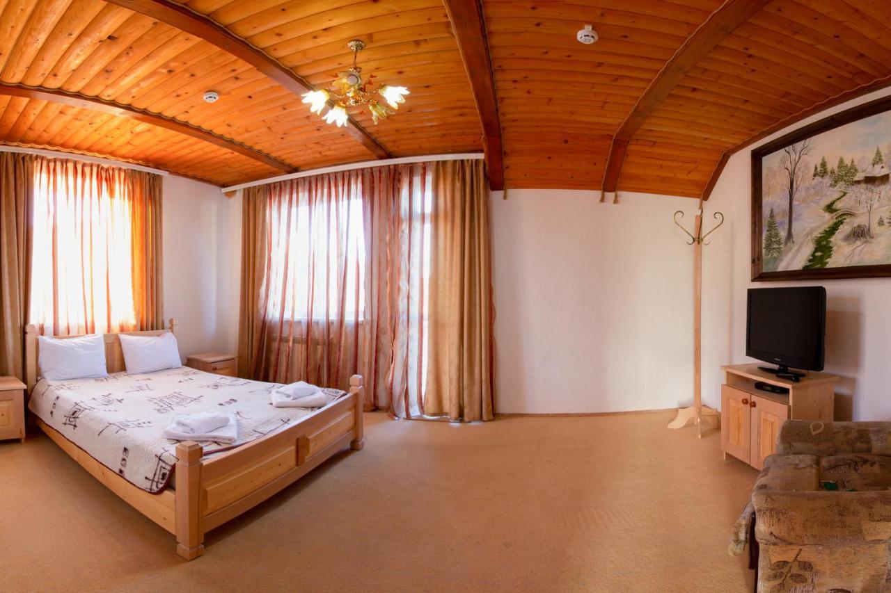 У Мар'Яни І Назара Hotel ยาเรมชา ภายนอก รูปภาพ
