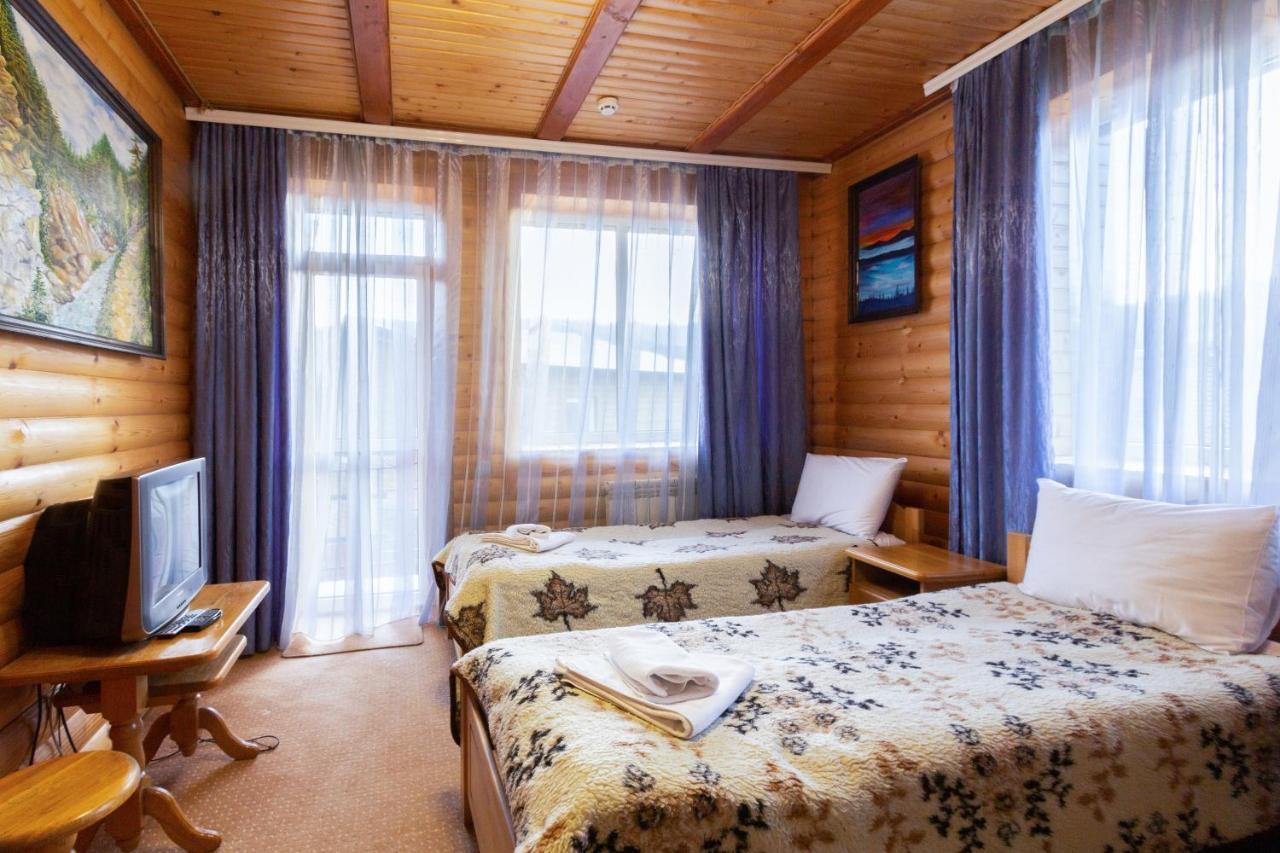 У Мар'Яни І Назара Hotel ยาเรมชา ภายนอก รูปภาพ