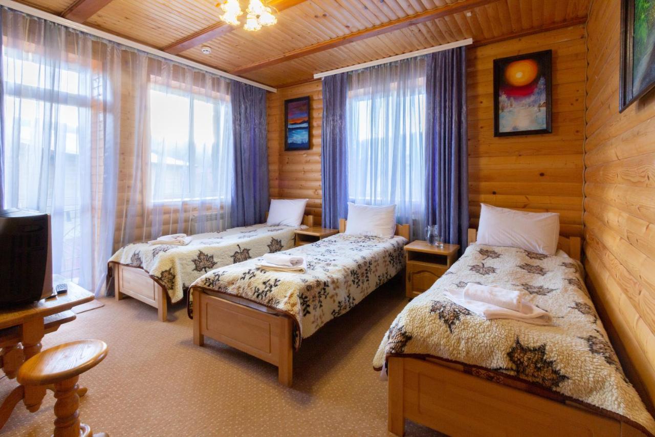 У Мар'Яни І Назара Hotel ยาเรมชา ภายนอก รูปภาพ