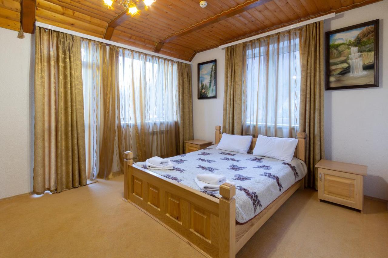 У Мар'Яни І Назара Hotel ยาเรมชา ภายนอก รูปภาพ