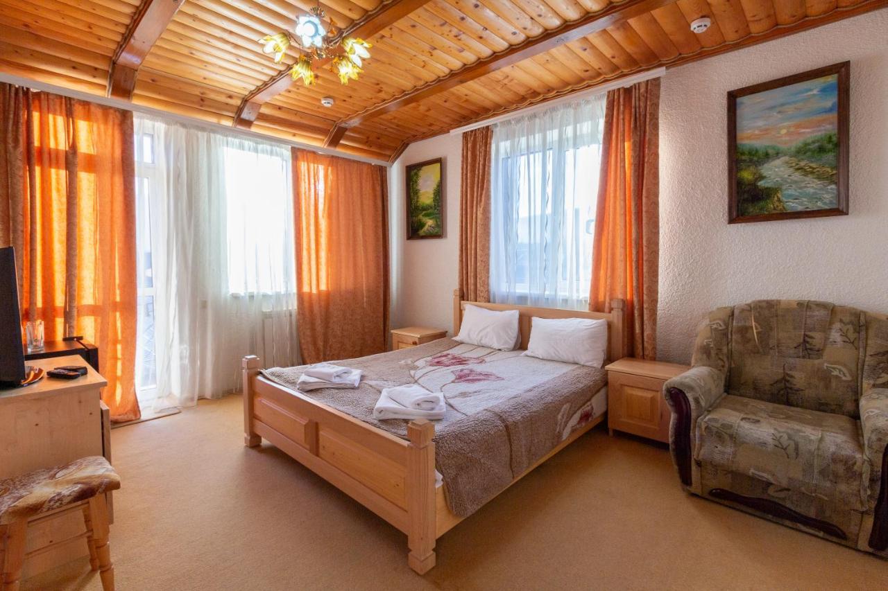 У Мар'Яни І Назара Hotel ยาเรมชา ภายนอก รูปภาพ