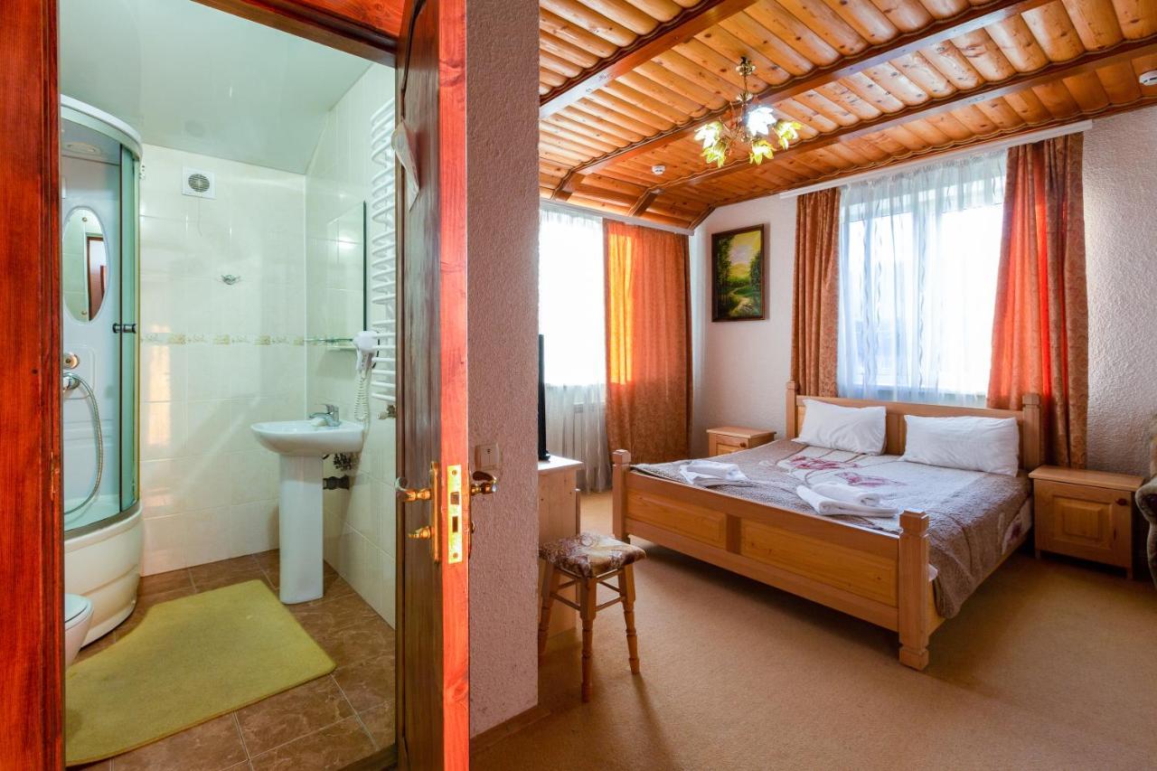 У Мар'Яни І Назара Hotel ยาเรมชา ภายนอก รูปภาพ