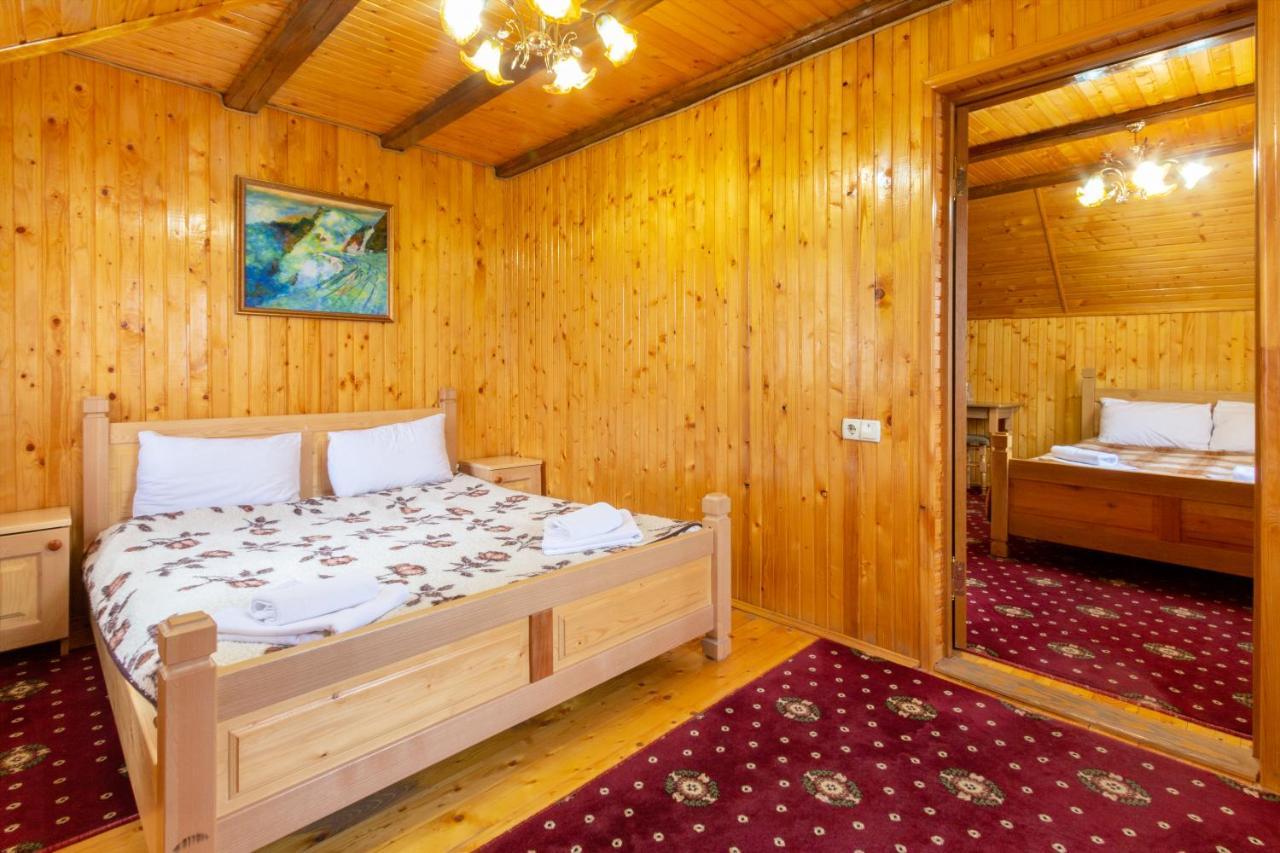 У Мар'Яни І Назара Hotel ยาเรมชา ภายนอก รูปภาพ