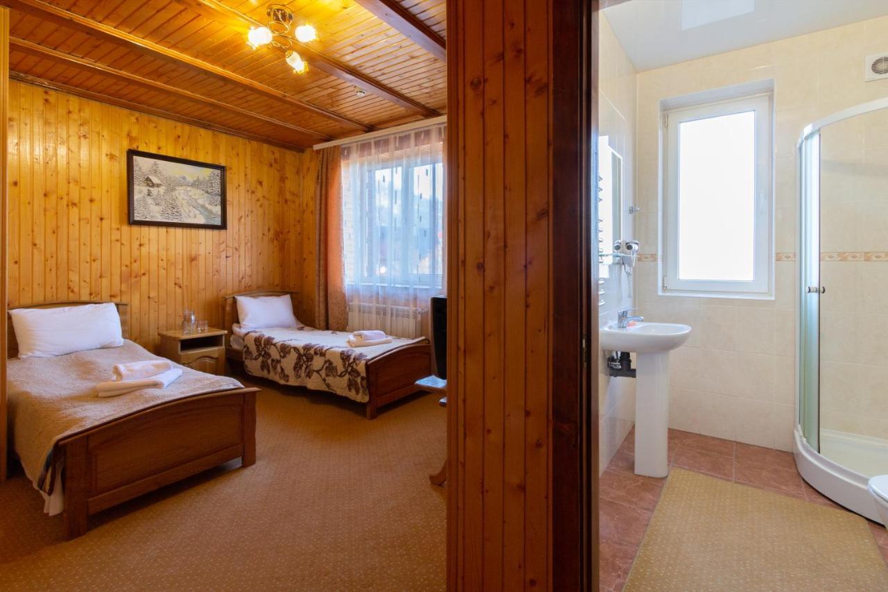 У Мар'Яни І Назара Hotel ยาเรมชา ภายนอก รูปภาพ