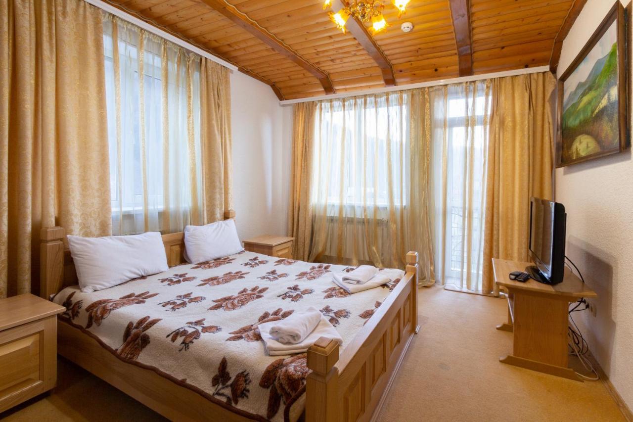 У Мар'Яни І Назара Hotel ยาเรมชา ภายนอก รูปภาพ