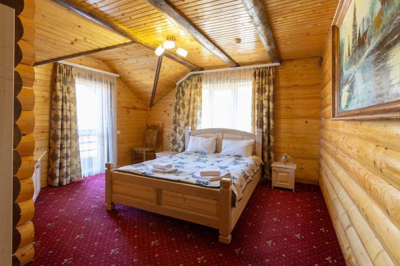 У Мар'Яни І Назара Hotel ยาเรมชา ภายนอก รูปภาพ