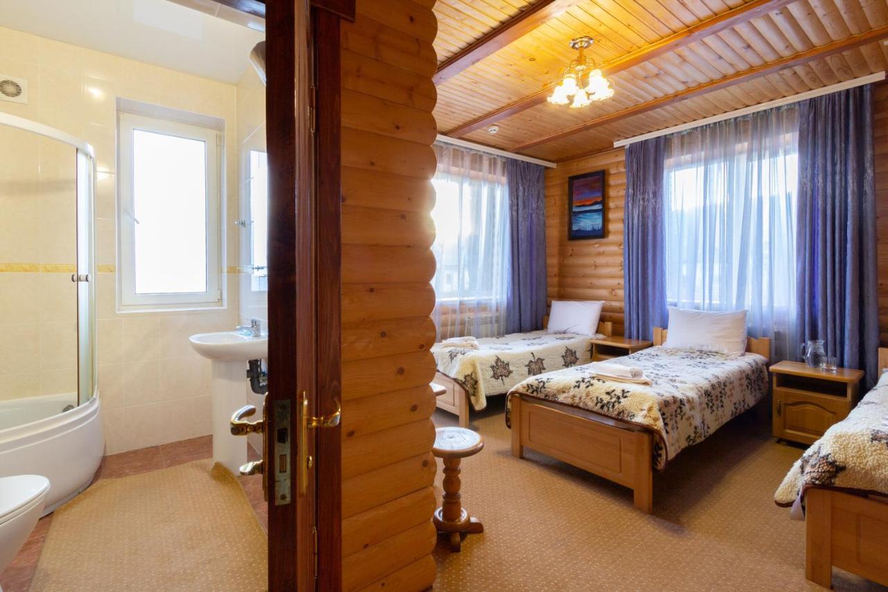 У Мар'Яни І Назара Hotel ยาเรมชา ภายนอก รูปภาพ