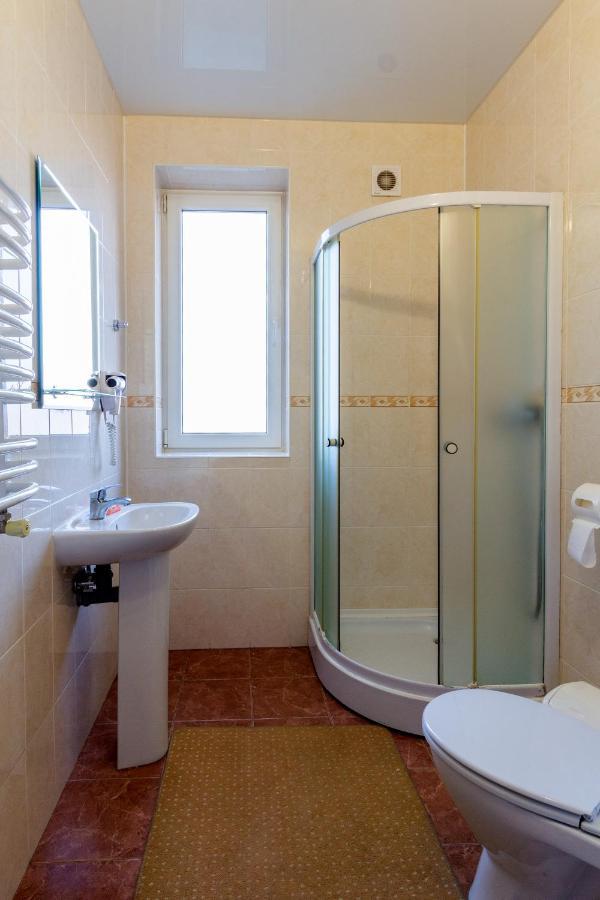 У Мар'Яни І Назара Hotel ยาเรมชา ภายนอก รูปภาพ